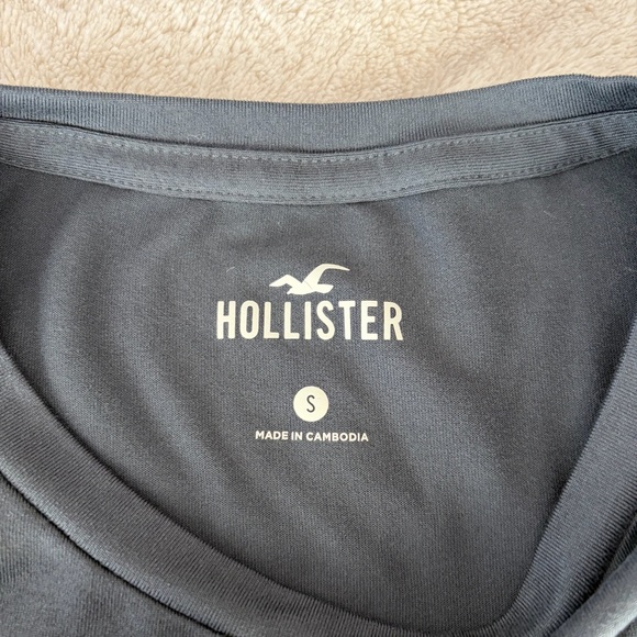 Hollister Women's Dark Gray Crewneck Tee - Picture 3 of 3